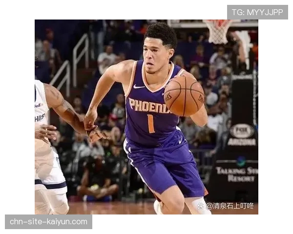 官方：太阳队德文·布克因右脚踝扭伤将缺席至少两周